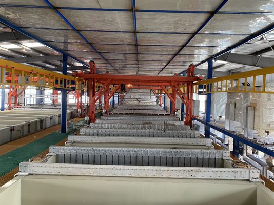 गुणवत्ता एल्यूमिनियम एनोडाइजिंग उत्पादन लाइन 600 टन क्षैतिज यू मोड फैक्टरी
