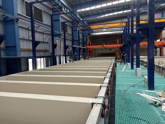 अच्छा दाम 450T/माह उत्पादन क्षमता, 6500 मिमी अधिकतम प्रोफाइल लंबाई और 8-12 माइक्रोन एनोडाइजिंग फिल्म मोटाई वाली क्षैतिज एनोडाइजिंग उत्पादन लाइन ऑनलाइन