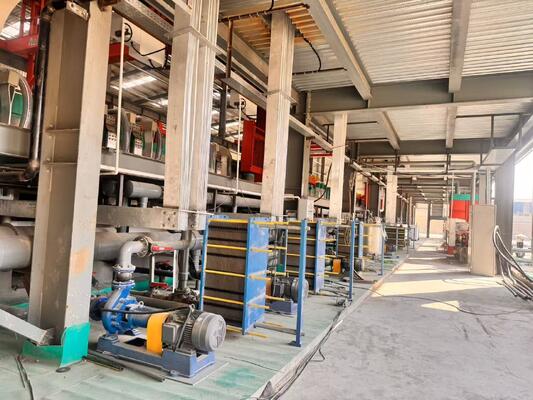 अच्छा दाम स्थिर मौसम प्रतिरोध संगत रंग परिष्करण और समान ऑक्साइड फिल्म मोटाई के साथ रोलर शटर दरवाजे के लिए स्वचालित एल्यूमीनियम एनोडाइजिंग लाइन ऑनलाइन